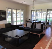 Caves Road Guest Houses - Kawana Tourism