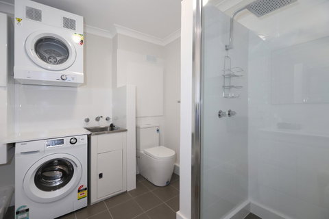West Beach Lagoon 218 - Outstanding Value! - Kawana Tourism 10