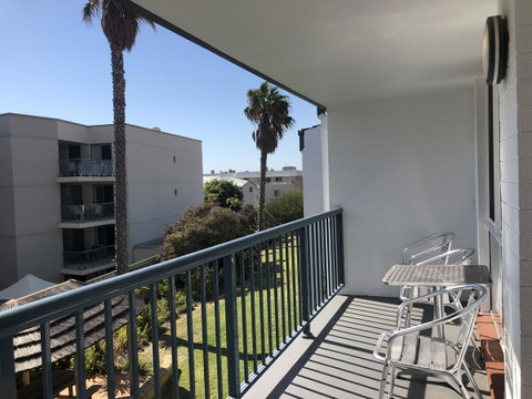 West Beach Lagoon 218 - Outstanding Value! - Kawana Tourism 12