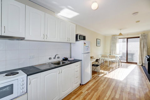 West Beach Lagoon 208 â€“ Great Value! - Kawana Tourism 12