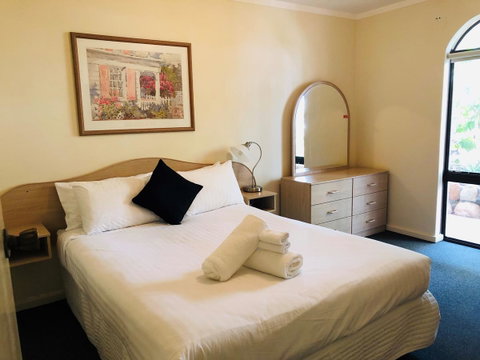 West Beach Lagoon 208 â€“ Great Value! - Kawana Tourism 2