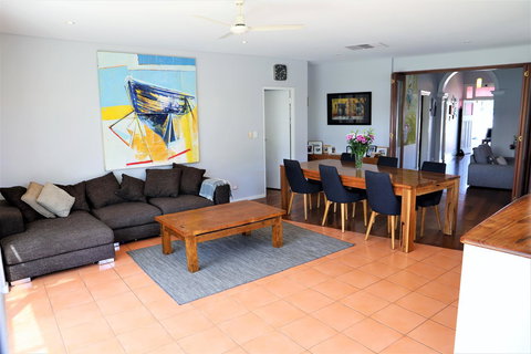 Fremantle Heritage Home For You To Enjoy! - Kawana Tourism 18