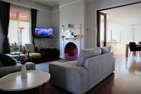 Fremantle Heritage Home For You To Enjoy! - Kawana Tourism 17