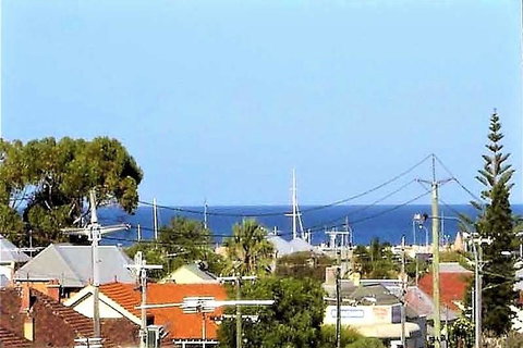 Fremantle Heritage Home For You To Enjoy! - Kawana Tourism 1