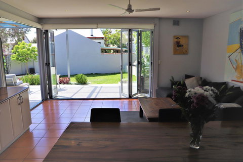 Fremantle Heritage Home For You To Enjoy! - Kawana Tourism 11