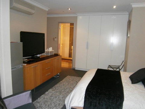 New York On King - Kawana Tourism 37