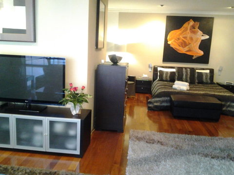 New York On King - Kawana Tourism 25