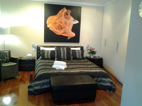 New York On King - Kawana Tourism 23