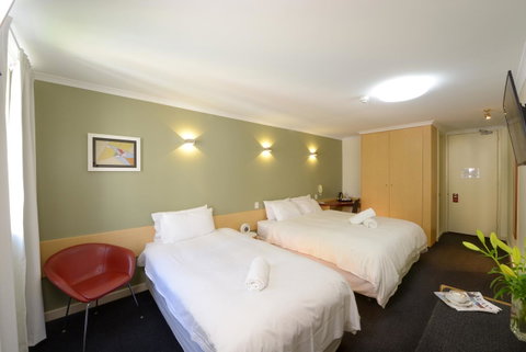 Sullivans Hotel - Kawana Tourism 11