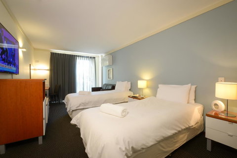 Sullivans Hotel - Kawana Tourism 16