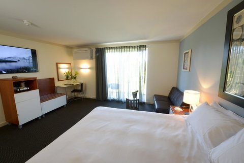 Sullivans Hotel - Kawana Tourism 1