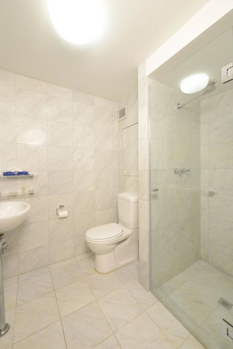 Sullivans Hotel - Kawana Tourism 2