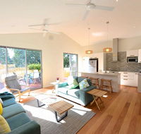 Sunny Blinco Street House - Kawana Tourism