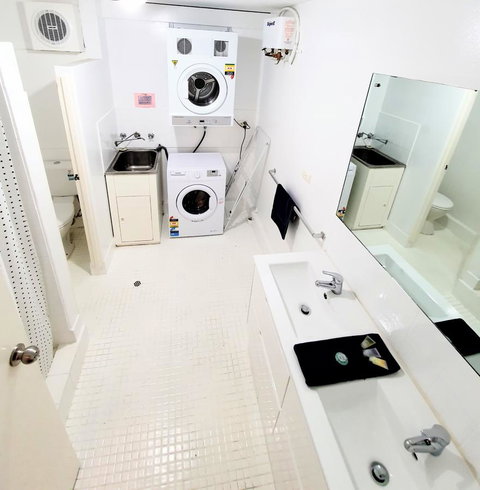 West Beach Lagoon 107 - Great Value - Kawana Tourism 9