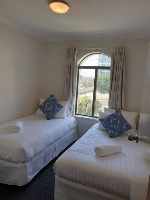 West Beach Lagoon 107 - Great Value - Kawana Tourism 2