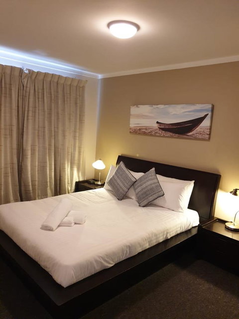 West Beach Lagoon 107 - Great Value - Kawana Tourism 3