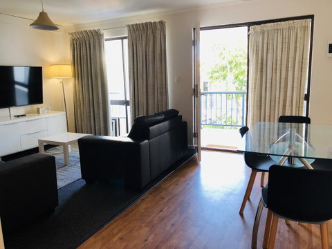 West Beach Lagoon 107 - Great Value - Kawana Tourism 7