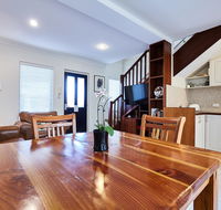 Fremantle Townhouse Unit 6 - Kawana Tourism