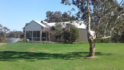 Abbivale Farm Cottage - Kawana Tourism 2