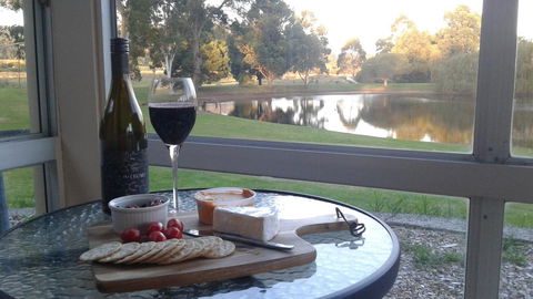 Abbivale Farm Cottage - Kawana Tourism 0