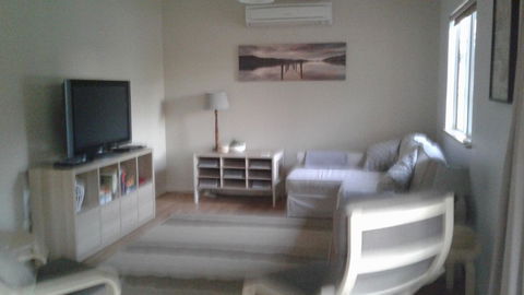 Abbivale Farm Cottage - Kawana Tourism 13