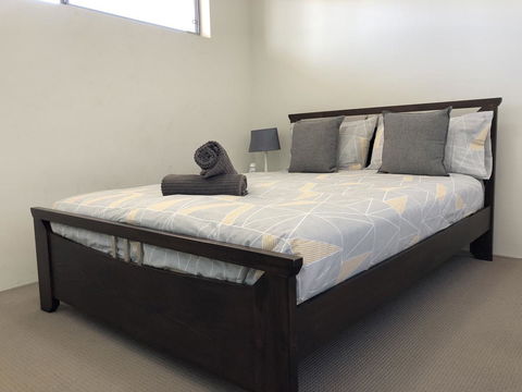 Gerring Court With Free 1 Car Bay Parking - Kawana Tourism 3