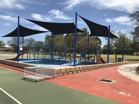 Gerring Court With Free 1 Car Bay Parking - Kawana Tourism 21