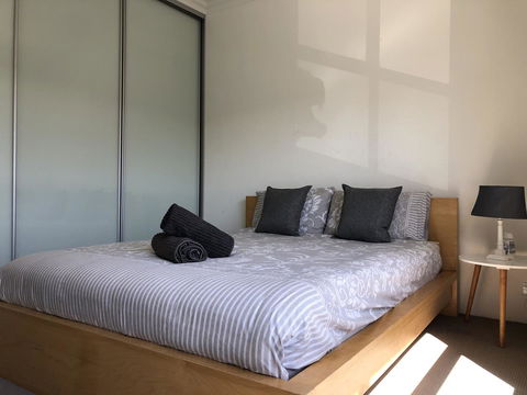 Gerring Court With Free 1 Car Bay Parking - Kawana Tourism 2