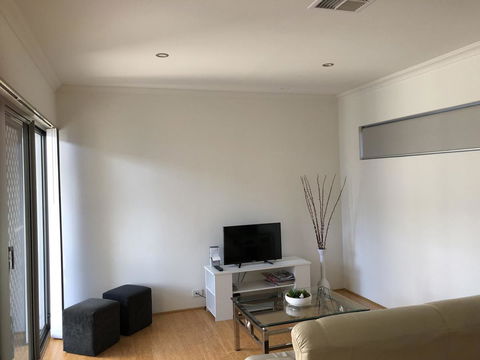 Gerring Court With Free 1 Car Bay Parking - Kawana Tourism 13