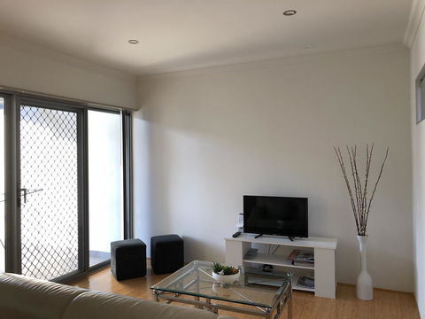 Gerring Court With Free 1 Car Bay Parking - Kawana Tourism 12