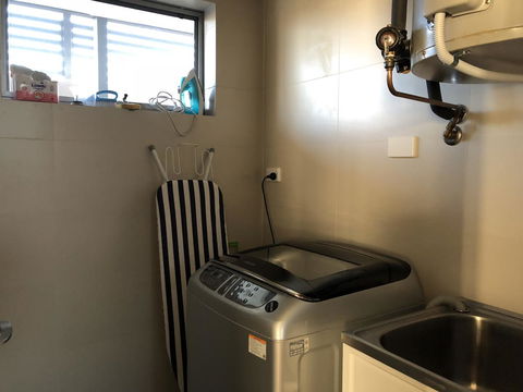 Gerring Court With Free 1 Car Bay Parking - Kawana Tourism 16