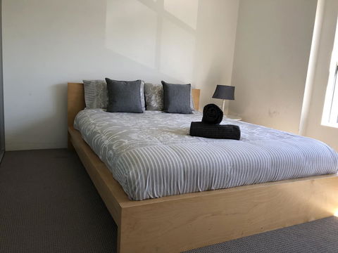 Gerring Court With Free 1 Car Bay Parking - Kawana Tourism 1