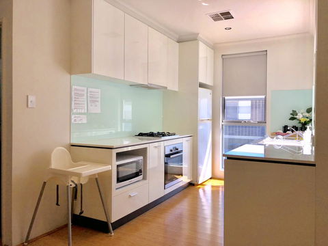 Gerring Court With Free 1 Car Bay Parking - Kawana Tourism 9