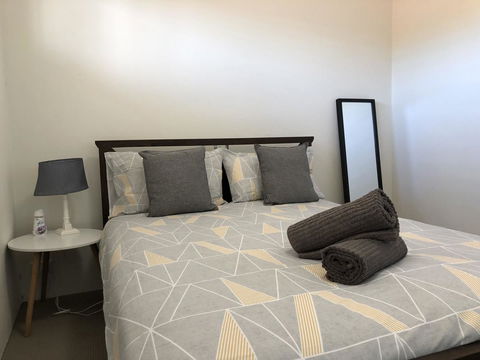 Gerring Court With Free 1 Car Bay Parking - Kawana Tourism 5