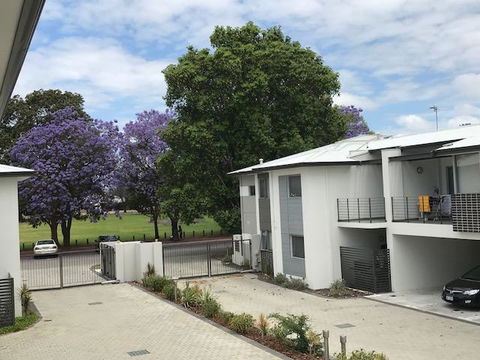 Gerring Court With Free 1 Car Bay Parking - Kawana Tourism 19