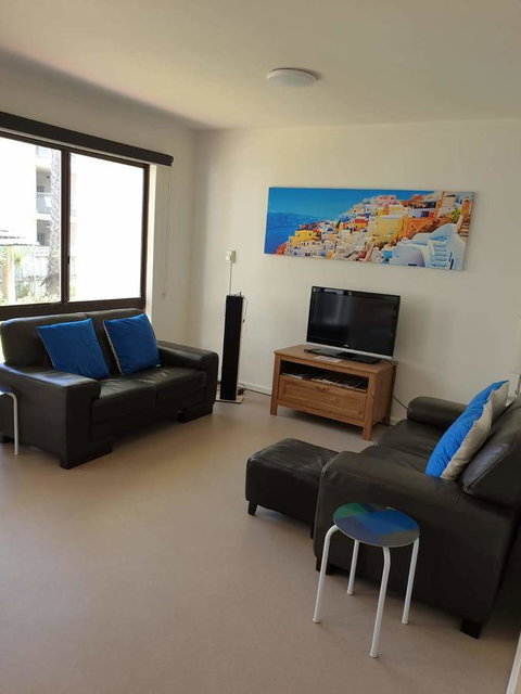 West Beach Lagoon 206 - Sleeps Three! Value!!! - Kawana Tourism 5