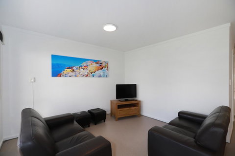 West Beach Lagoon 206 - Sleeps Three! Value!!! - Kawana Tourism 7