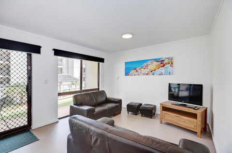 West Beach Lagoon 206 - Sleeps Three! Value!!! - Kawana Tourism 13