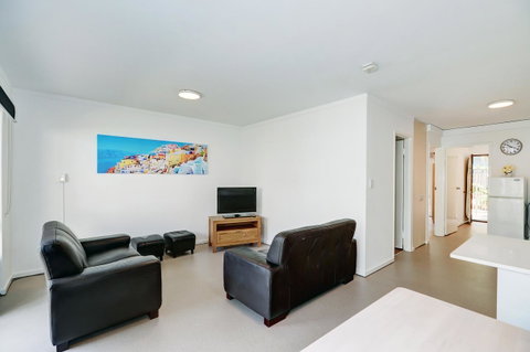 West Beach Lagoon 206 - Sleeps Three! Value!!! - Kawana Tourism 12