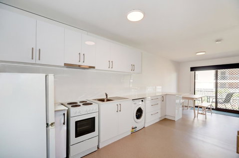 West Beach Lagoon 206 - Sleeps Three! Value!!! - Kawana Tourism 9