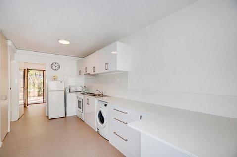 West Beach Lagoon 206 - Sleeps Three! Value!!! - Kawana Tourism 11