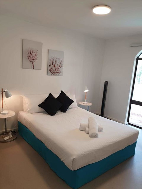 West Beach Lagoon 206 - Sleeps Three! Value!!! - Kawana Tourism 4