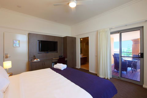 Cottesloe Beach Hotel - Kawana Tourism 8