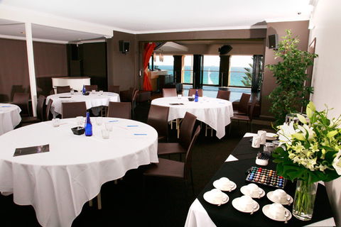 Cottesloe Beach Hotel - Kawana Tourism 18