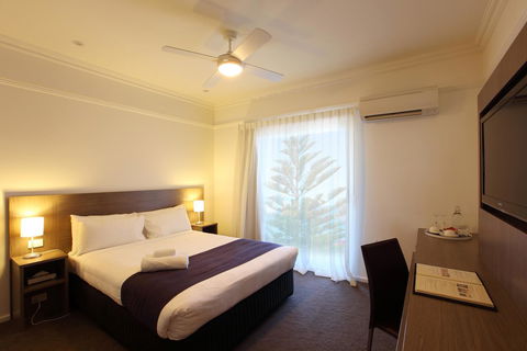 Cottesloe Beach Hotel - Kawana Tourism 24