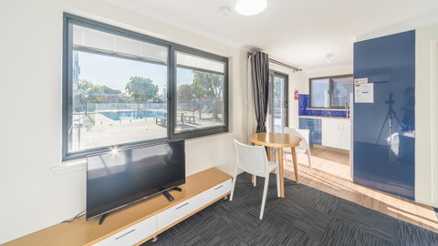 Batavia Apartments - Kawana Tourism 9