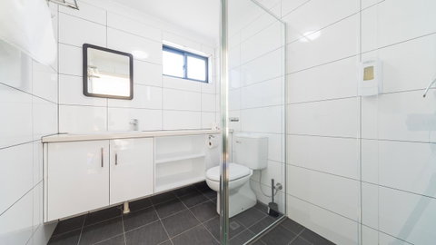 Batavia Apartments - Kawana Tourism 8