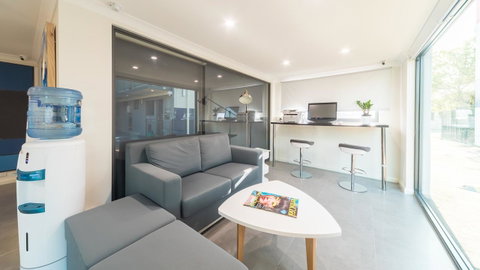 Batavia Apartments - Kawana Tourism 5