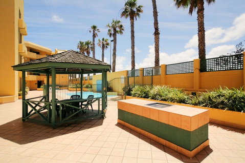 Sandcastles At The Beach Outstanding Location! - Kawana Tourism 21