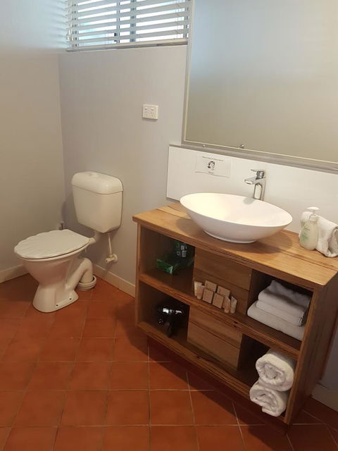 Adamsons Riverside Accommodation - Kawana Tourism 15